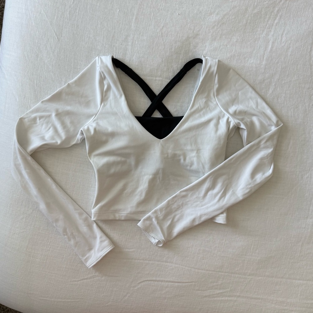 Gilly Hicks White and Black Layered Active Top